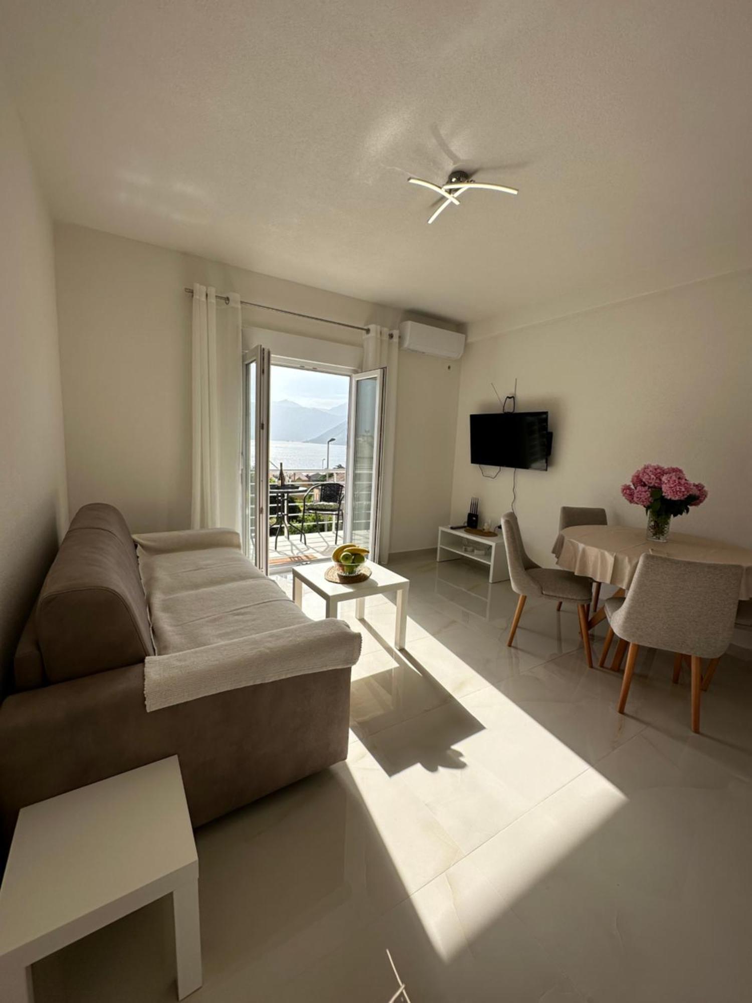Sunny Apartment Kotor